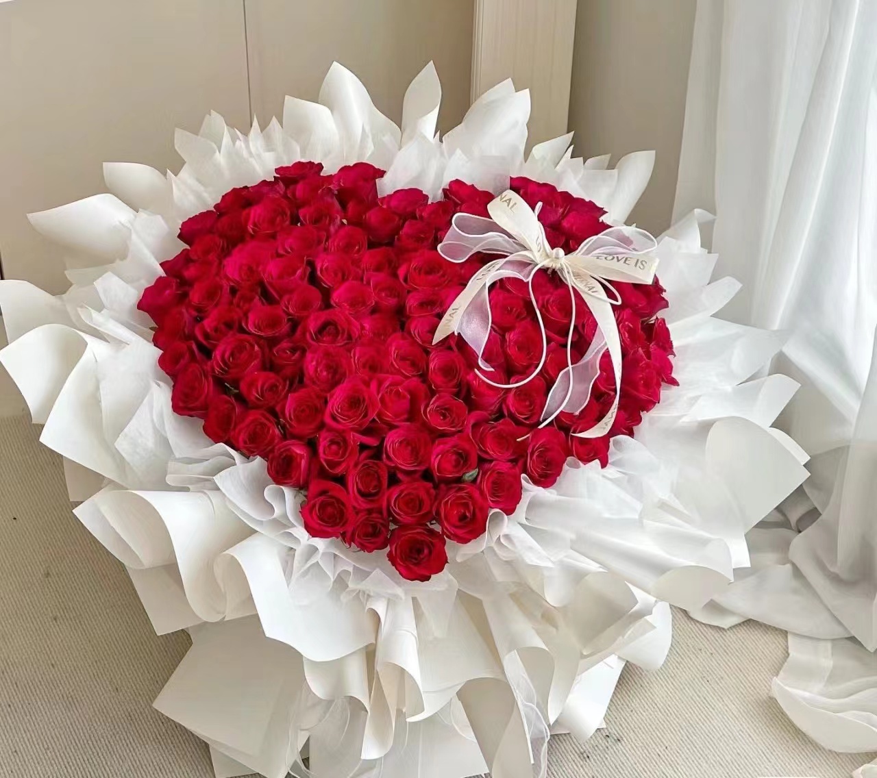 99 roses bouquet valentines